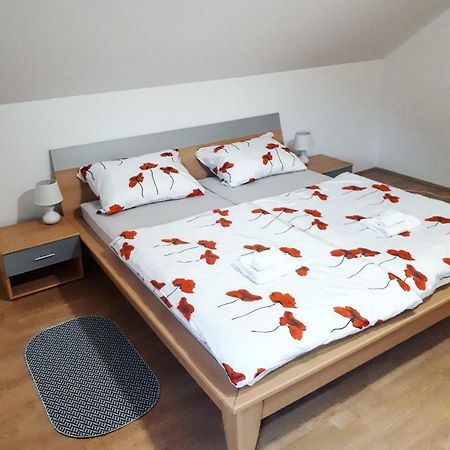 Apartman Lena Tusilovic Bagian luar foto