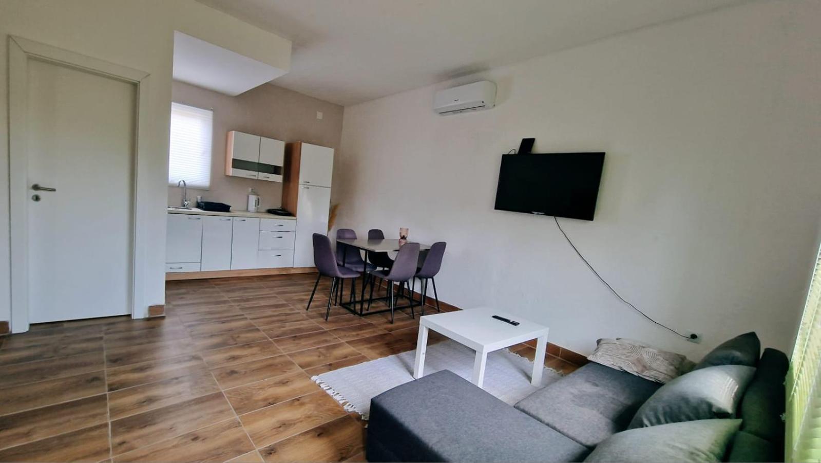 Apartman Lena Tusilovic Bagian luar foto