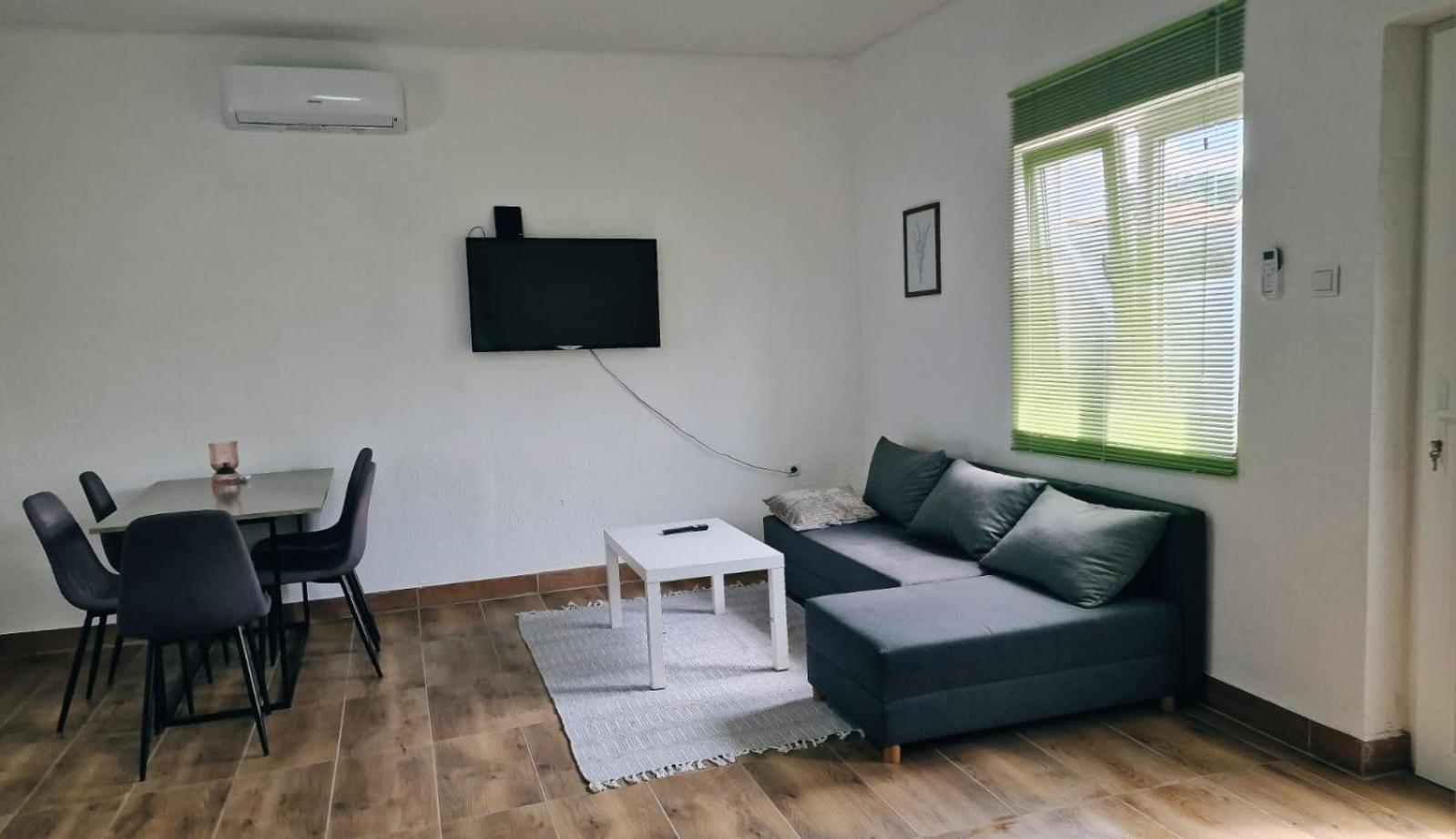 Apartman Lena Tusilovic Bagian luar foto