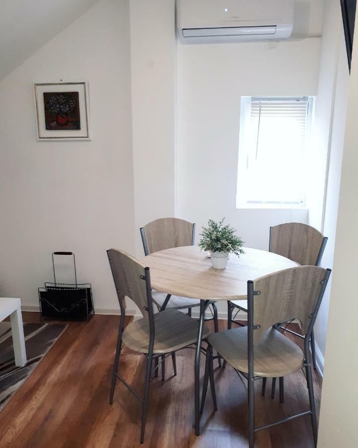Apartman Lena Tusilovic Bagian luar foto