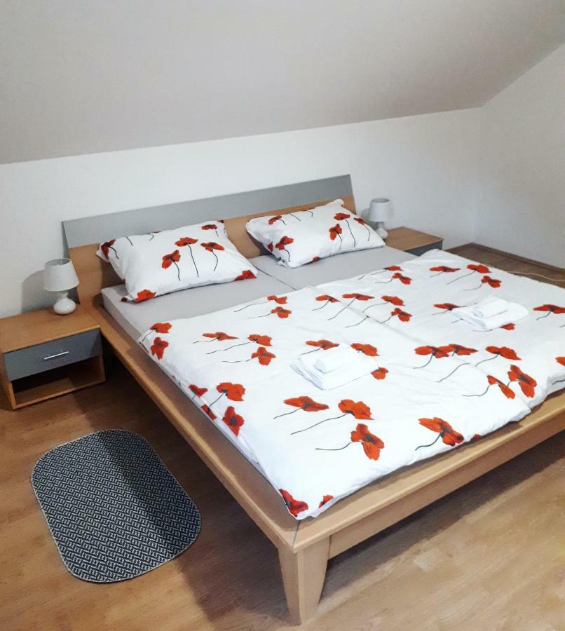 Apartman Lena Tusilovic Bagian luar foto