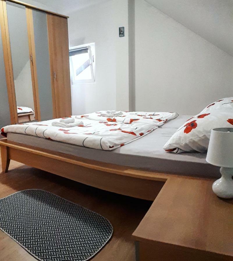 Apartman Lena Tusilovic Bagian luar foto